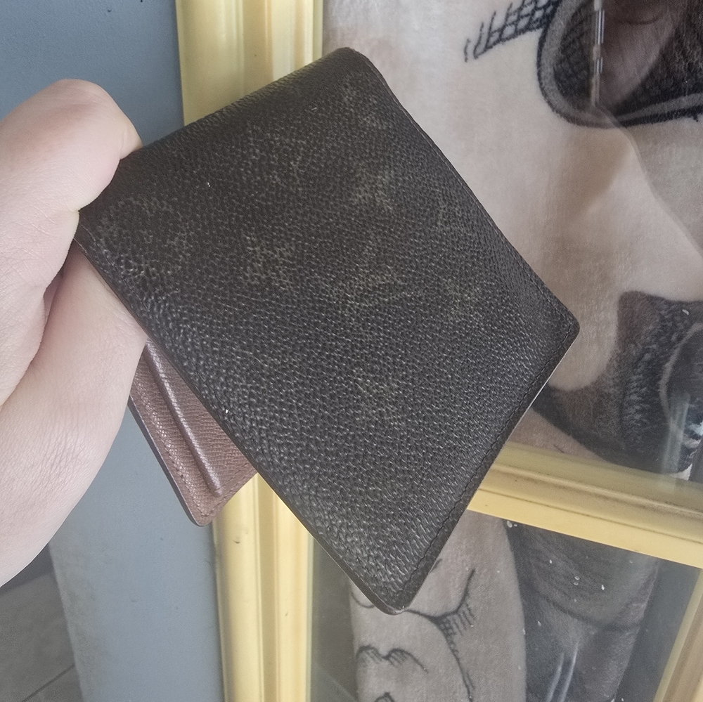 LV wallet - Picture 1 of 8